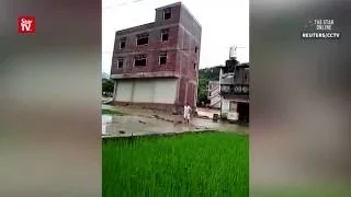 Flood knocks down three-story building in south China county