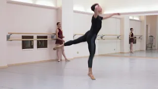 Ballet class Sophie Sarrote , Teatro alla Scala centro1