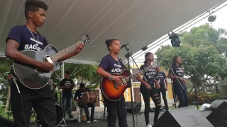 Impresionantes niños tocando bachata