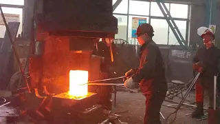 Forging high-temperature rectangular iron blocks into discus  | Amazing heavy duty forge video