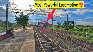 😱Dangerous Madly Honking India's Most Powerful & Strongest Locomotive Furious Storm Crossing Gangpur