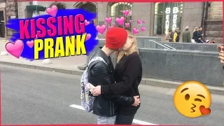 KISSING PRANK NEW 2018 ! ШОК - ШКОЛЬНИКИ РАЗВОДЯТ НА ПОЦЕЛУЙ . БЕСПЛАТНАЯ ШАУРМА В КИЕВЕ