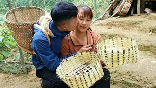 The husband goes to pick papaya, the wife stays home to do housework and live with nature