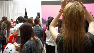 BTS (방탄소년단) POP UP STORE IN PARIS (PART ❻) LOTS OF FRENCH ARMYS 190604 2019.06.04 by Nowayfarer