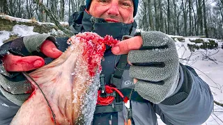 ОПУСТИЛ МОРМЫШКУ В КОРЯГИ И НАРВАЛСЯ НА КРУПНЯК! Лещ, язь, сазан, осётр со льда. Вот это РЫБАЛКА!