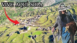 CON 90 AÑOS  Sin  ELECTRICIDAD ni AGUA ¡Es la ÚNICA HABITANTE  de este PUEBLO ABANDONADO ! #village