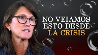 CATHIE WOOD está vendiendo sus ACCIONES DE TESLA y hace una ADVERTENCIA sobre LA ECONOMIA