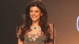 Sushmita Sen Showstopper For Charu Jewels Show @ IIJW 2013