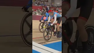 Jaws but it’s track cycling. 🦈