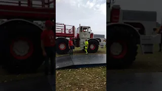 Ogień na Tłoki. Prowadzący Uważaj booo