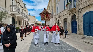 Trani 3 Maggio 2024 Croce di Colonna inizio processione