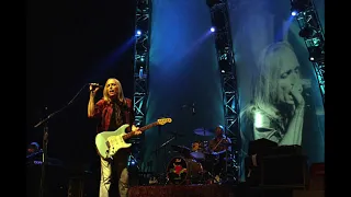 Psychotic Reaction - Tom Petty (on vocals!) & HBs live 2002 (audio only)