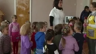 Психологи Штаба Рината Ахметова помогают детям села Боевое преодолеть травму войны