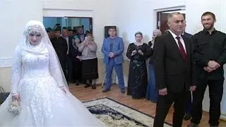 Tschetschenischer Polizeichef heiratet 17-jährige Zweitfrau