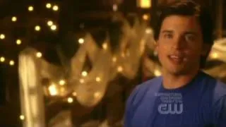 Smallville - S8 E10 (Bride) - Clark gives Chloe something borrowed for her wedding.