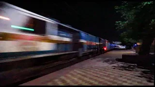 Indian Railways! WDP-4B Midnight HIGH SPEED Action of Suhaildev Express at Phaphund !