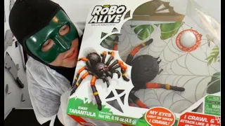 RoBoALIVE Giant Tarantula [Zuru] mit Spider Web! |Review