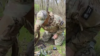 Працюють сапери. Расстяжки заняття. Sappers are working. Stretching classes.