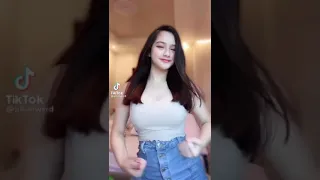 JILLIAN WARD ON SEXY TIKTOK DANCE