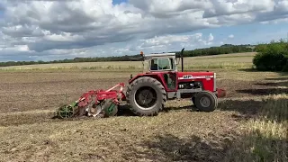 Massey Ferguson 595 med turbo trækker tallerkenharve