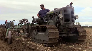 Aratura Landini L55 B cingolato by Giovanetti Enzo | Unique crawler 55 B hot bulb tractor plowing