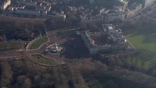 LIVE: Ukraine President Volodymyr Zelenskiy arrives at Buckingham Palace