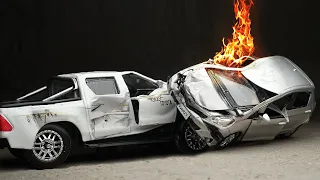 Crash Test of Toyota Yaris / Vitz VS Toyota Hilux - Car Crash Test