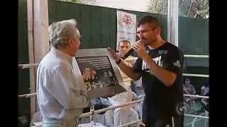 Maior mito do boxe, Eder jofre recebe homenagem e critica MMA.mp4