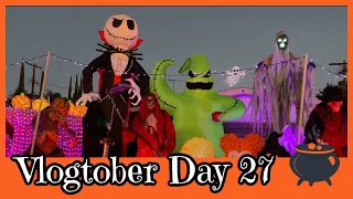 VLOGTOBER 2022 DAY 27 - HALLOWEEN WOOPIE PIES AND COOL HALLOWEEN DECORATIONS!