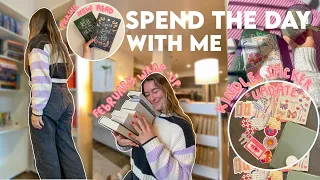 Spend the day with me: chatty vlog, decorating kindle, february wrap up & starting a new book 🩷🪩📖