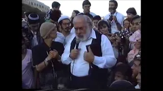 Shlomo Carlebach Is Asked By a Woman About Rumors Why he Kisses Woman