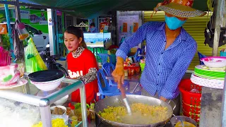 People call him Mr. Fried Rice for Making The Best Fried Rice in His Area! Cambodian Street Food