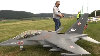 Huge Russia Air Force Yakovlev Yak-130 with working Artificial-Horizon Turbine R/C Modell Jet