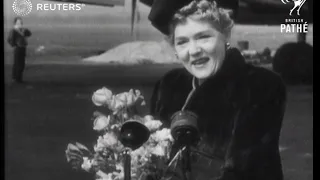 Mary Pickford arrives in England (1946)