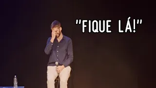 Comediante Francês vs plateia Brasileira #2