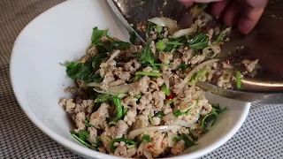 How To Make Authentic Lao Chicken Laap / Thai Chicken Larb