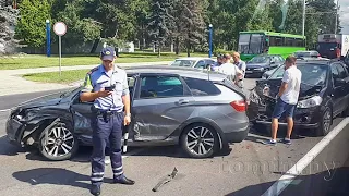 Минск: авария на проспекте Независимости в районе метро "Борисовский тракт"