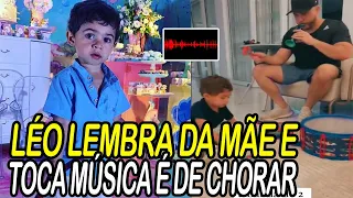 LEOZINHO AO LEMBRAR DA MAMÃE TOCA MÚSICA COM O PAI E FÃS CHORAM