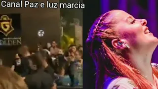 Fã tenta agarrar Maiara nos bastidores de show!