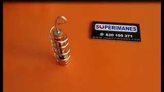 Experimento motor sencillo con imanes - pila - hilo de cobre