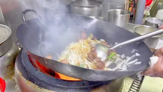 旺角【富記粥品】￼乾炒牛河 大大碟燒鵝 好滋味！Hong Kong Stir-fried Beef noodles and yummy Roast Goose in a big plate.