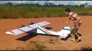 Aeromodelo bi motor de roçadeira