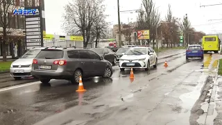 У Луцьку ДТП за участі маршрутки та двох автівок