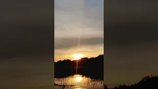 Теплый весенний вечер возле реки, закат солнца.Warm spring evening near the river, sunset.