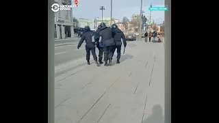 ОМОН избивает ЛЕВ ПРОТИВ СТОПХАМ