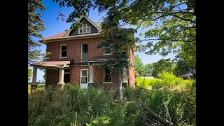 Exploring an abandoned farmhouse in Ontario, Canada. Explore #13