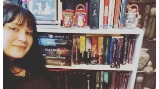 Asmr - Show & Tell - My book Collection / Lots of Book Tapping Sounds #books