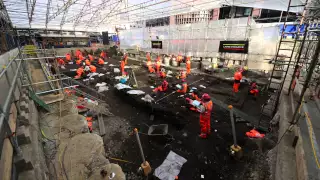 Crossrail archaeology: Time-lapse shows archaeologists uncovering the Bedlam burial ground