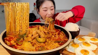 ASMR 칼칼한 곱창대창전골에 라면사리 당면사리 넣어서 밥까지 말고 국밥처럼 호로록🤤 먹방:) Spicy Beef Tripe Hot Pot Ramen noodles mukbang