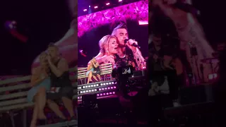 Robbie Williams Something Stupid Carly Bench Wench Sydney 28.2.18